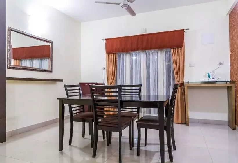 ホテル Mint Queensway Suites