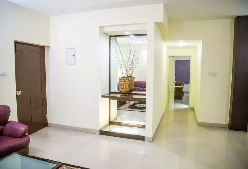 ホテル Mint Queensway Suites