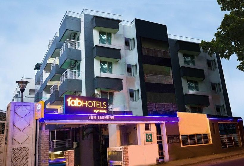 Отель Mint Queensway Suites