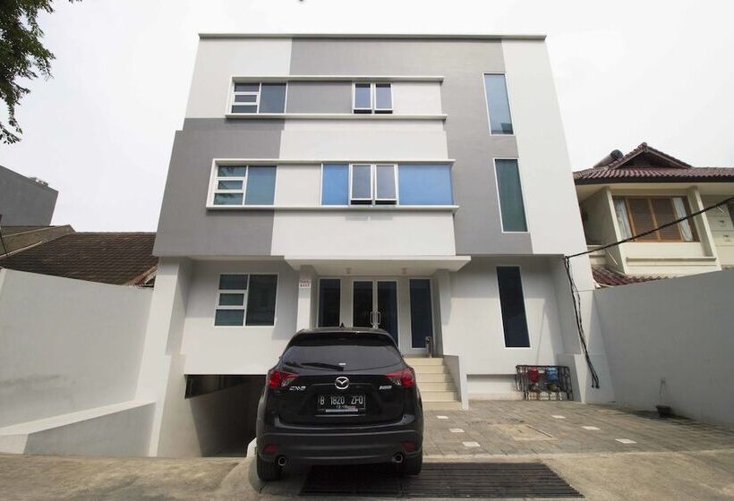 בית מלון כפרי Reddoorz Plus @ Setiabudi Tengah