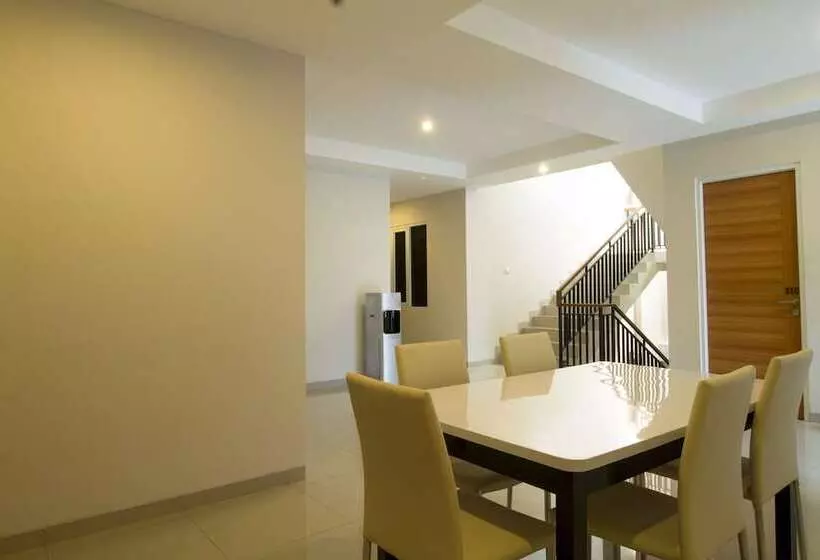 ホテル Reddoorz Plus @ Setiabudi Tengah