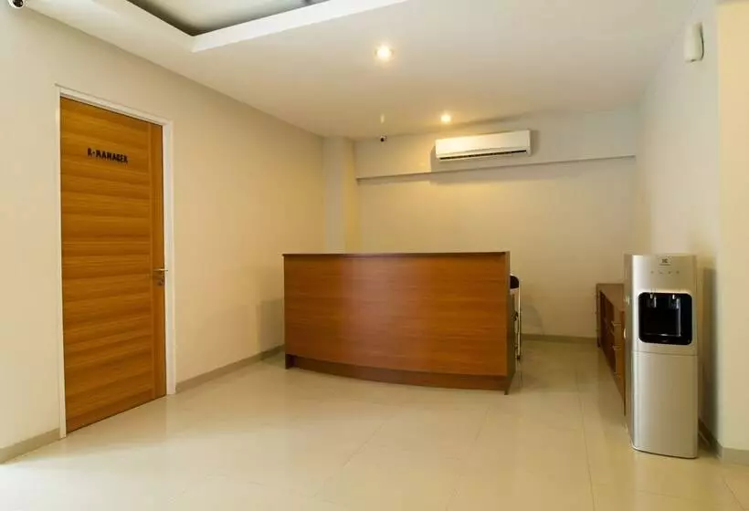 ホテル Reddoorz Plus @ Setiabudi Tengah