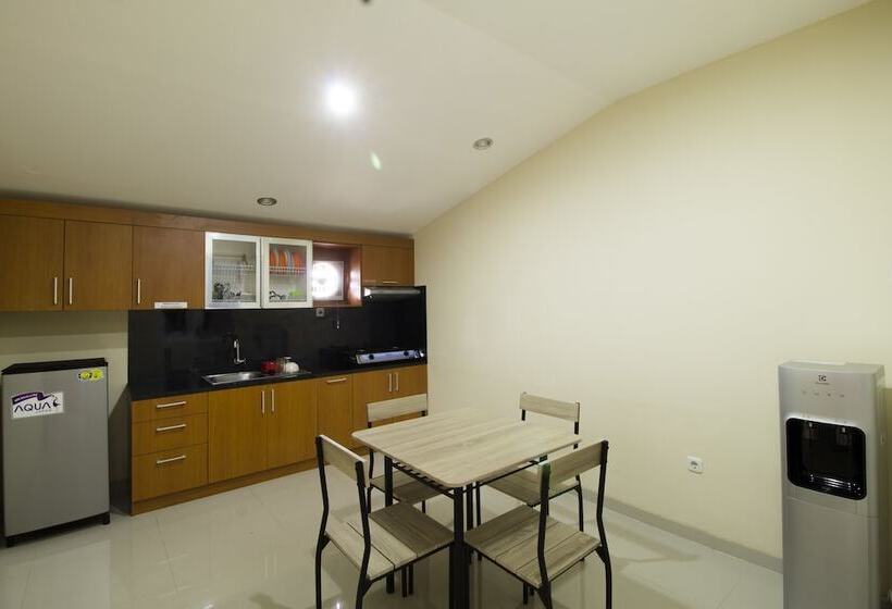 בית מלון כפרי Reddoorz Plus @ Setiabudi Tengah