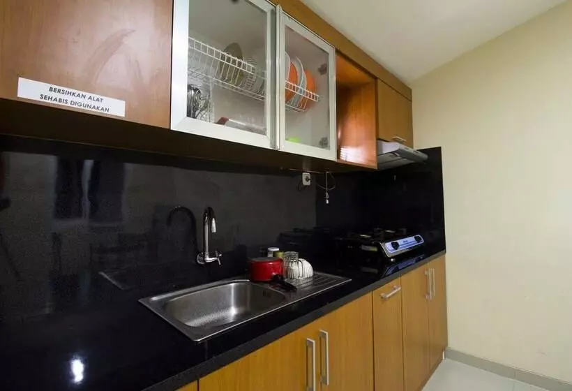 ホテル Reddoorz Plus @ Setiabudi Tengah