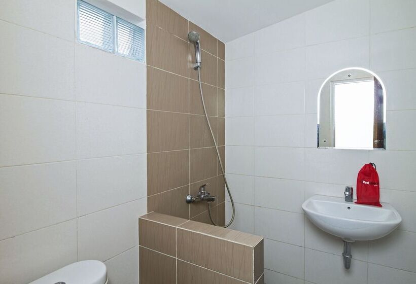 בית מלון כפרי Reddoorz Plus @ Setiabudi Tengah