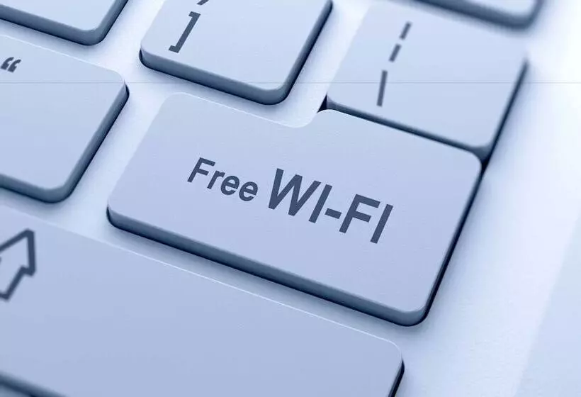 ホテル Reddoorz Plus @ Setiabudi Tengah