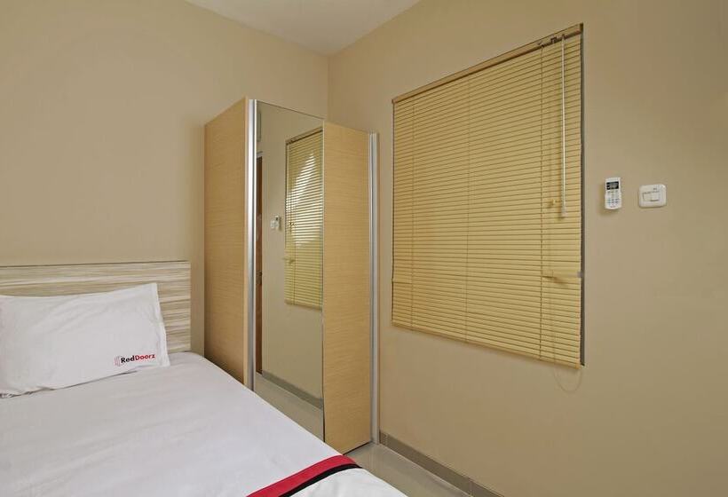 בית מלון כפרי Reddoorz Plus @ Setiabudi Tengah
