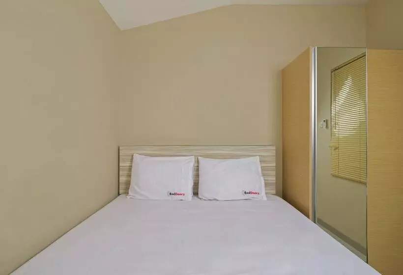 ホテル Reddoorz Plus @ Setiabudi Tengah