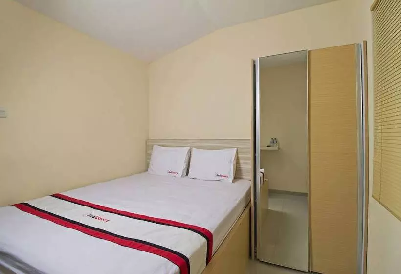 ホテル Reddoorz Plus @ Setiabudi Tengah
