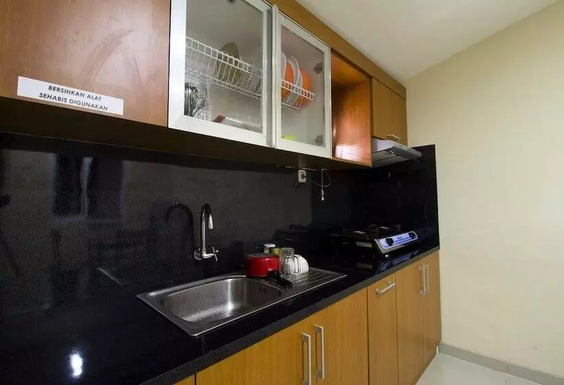 ホテル Reddoorz Plus @ Setiabudi Tengah