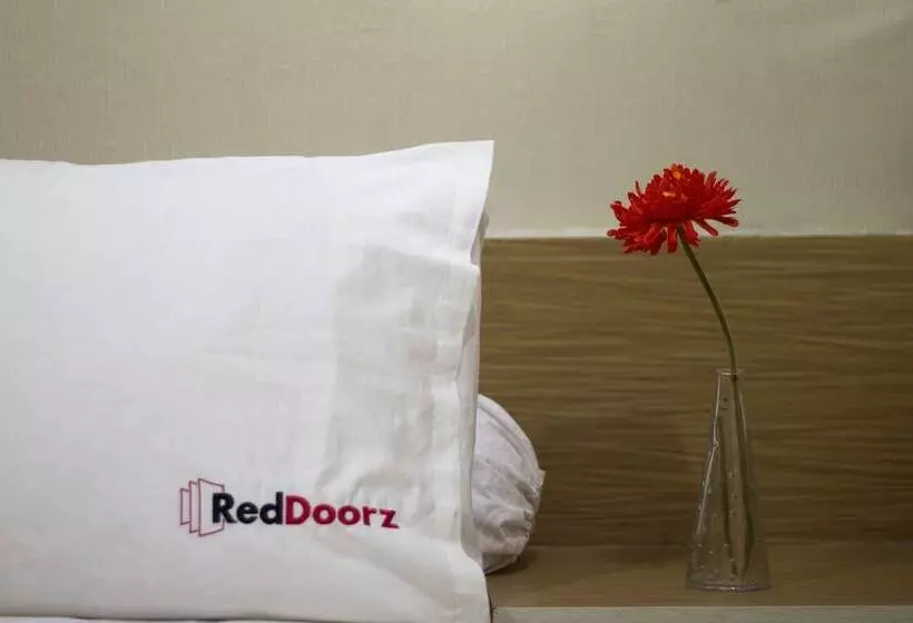 ホテル Reddoorz Plus @ Setiabudi Tengah