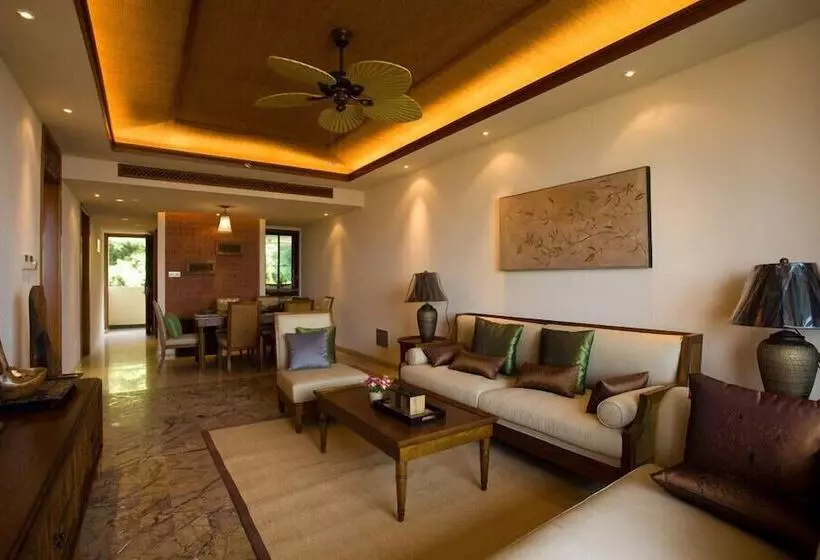 ホテル Shixishu Jianguo Yalong Bay Resort