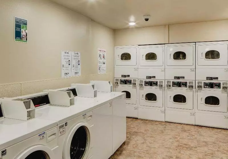 ホテル Woodspring Suites Fredericksburg