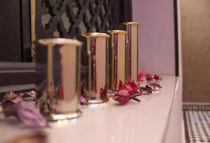 پانسیون Collier De La Colombe