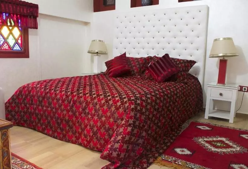 پانسیون Collier De La Colombe