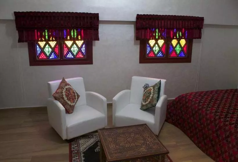 پانسیون Collier De La Colombe