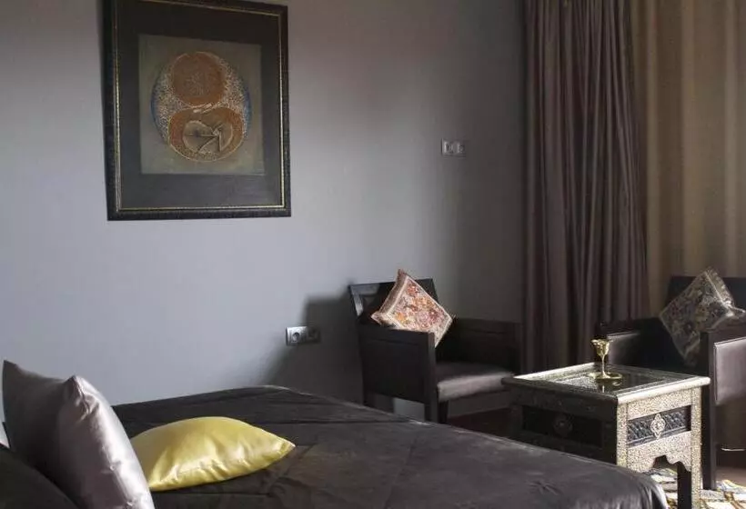 پانسیون Collier De La Colombe