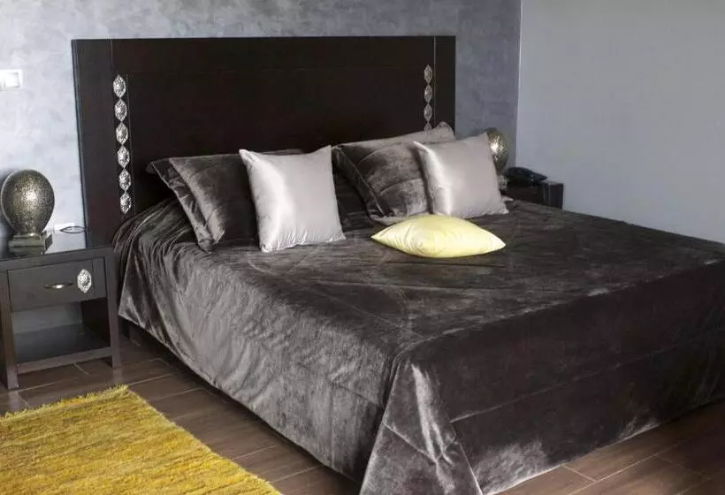 پانسیون Collier De La Colombe