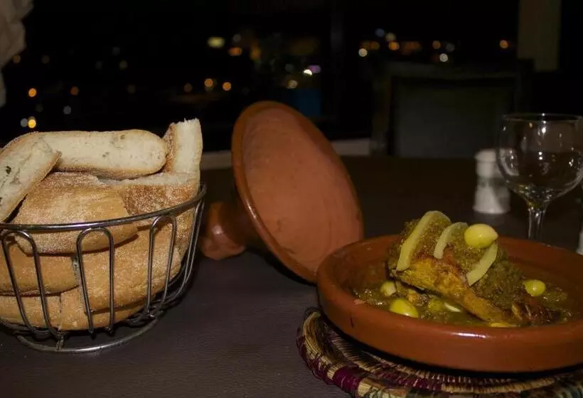 پانسیون Collier De La Colombe