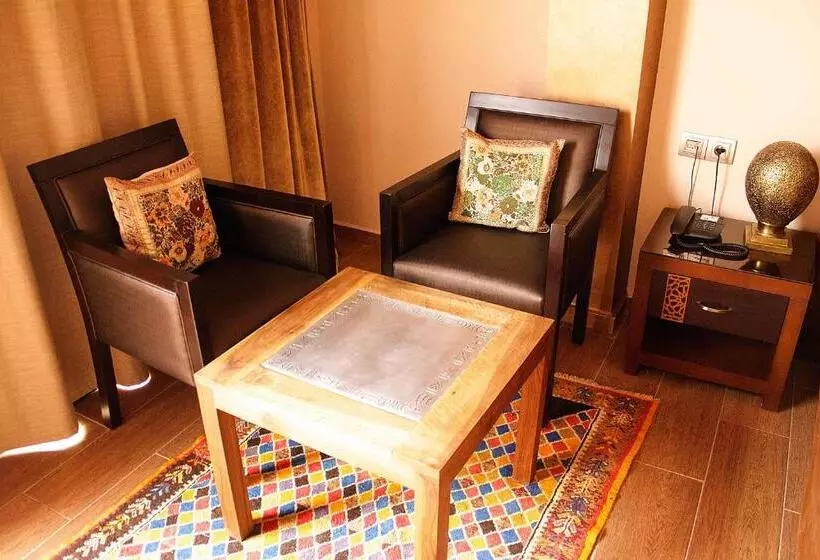 پانسیون Collier De La Colombe