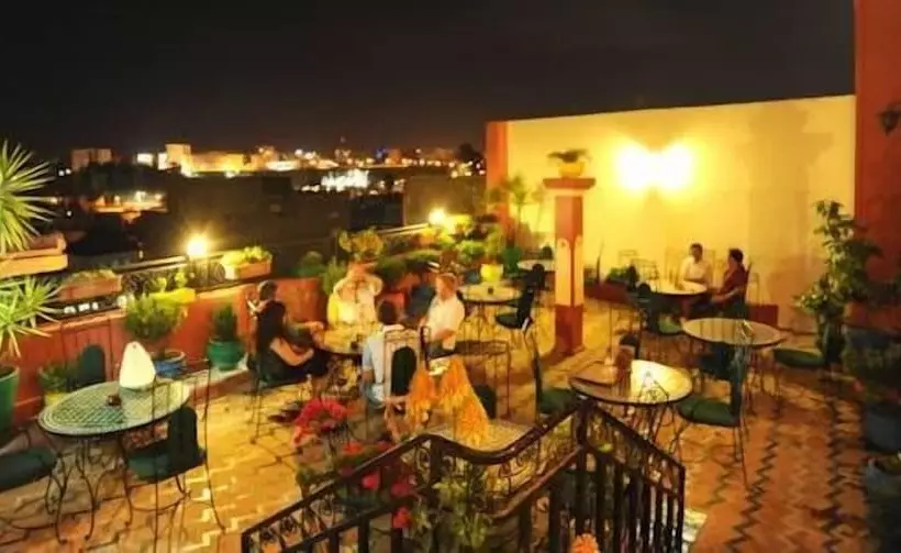 پانسیون Collier De La Colombe