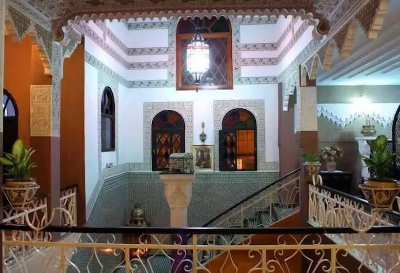 پانسیون Collier De La Colombe