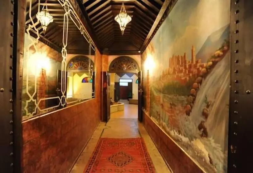 پانسیون Collier De La Colombe