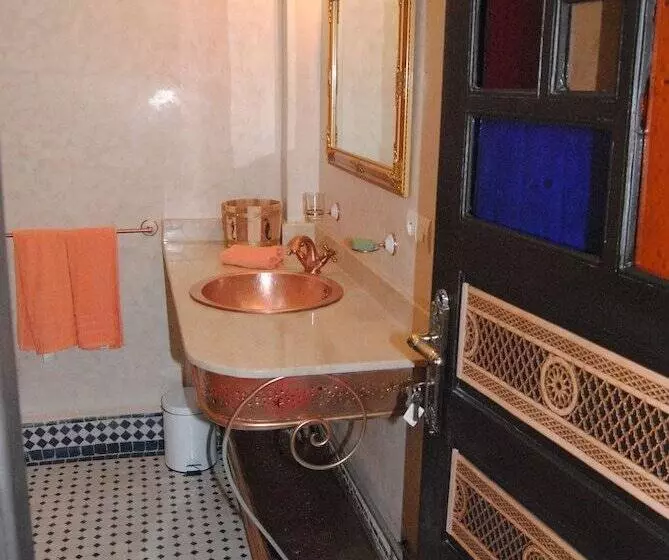 پانسیون Collier De La Colombe