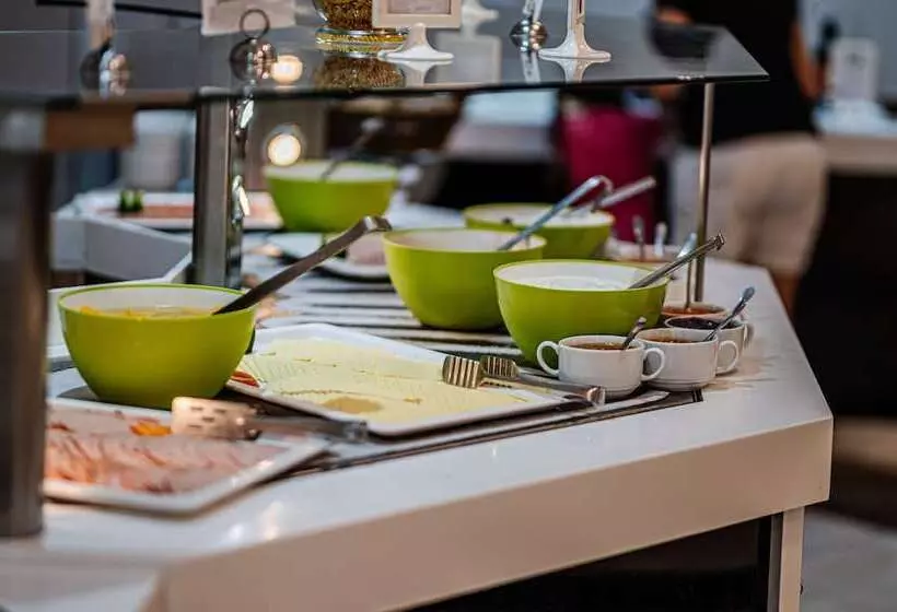 هتل Caretta Beach Resort & Waterpark