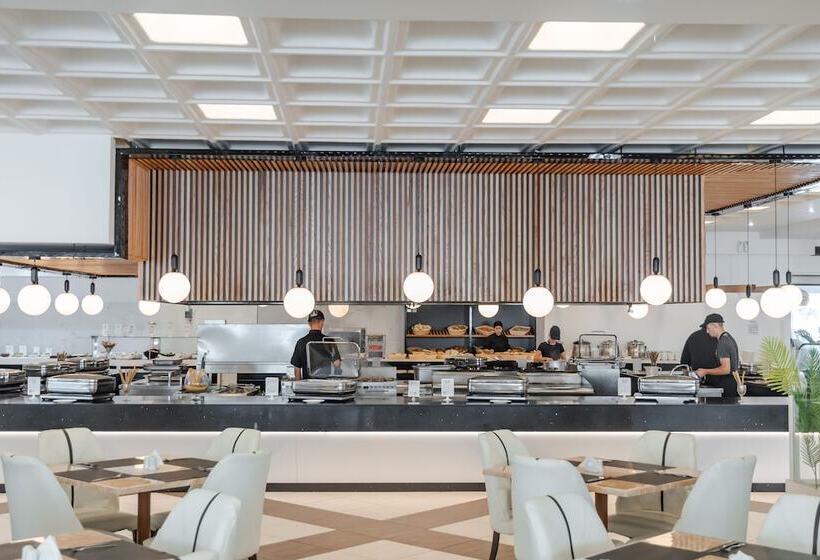 هتل Caretta Beach Resort & Waterpark