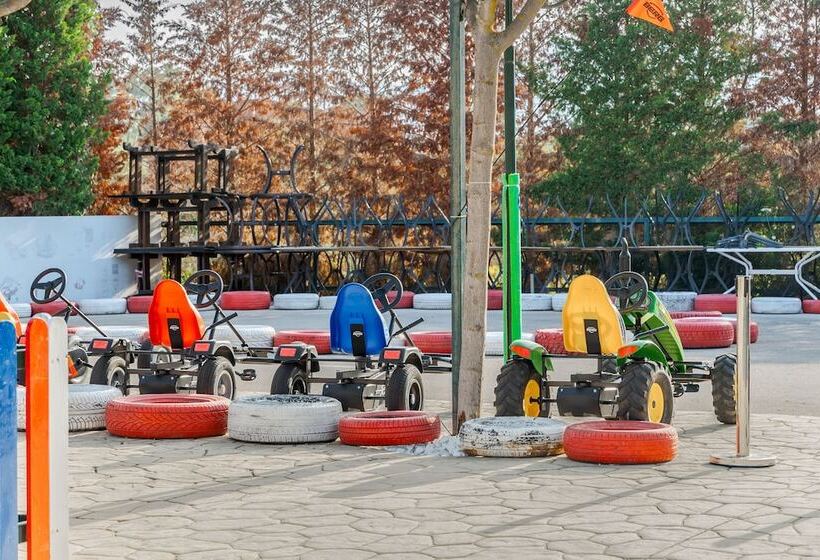 هتل Caretta Beach Resort & Waterpark