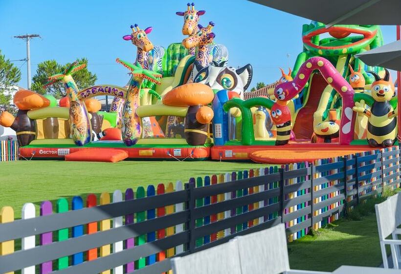 هتل Caretta Beach Resort & Waterpark