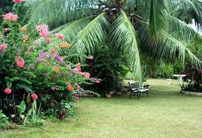 Castaway Lodge