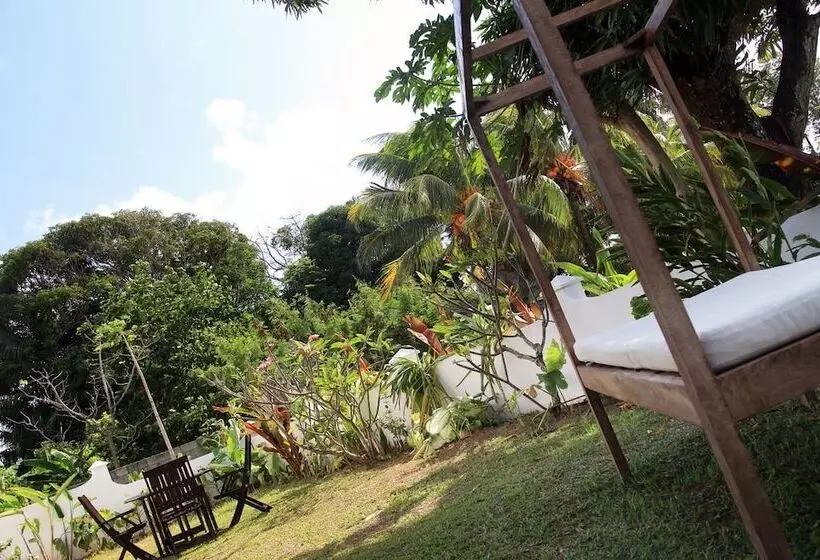 Castaway Lodge