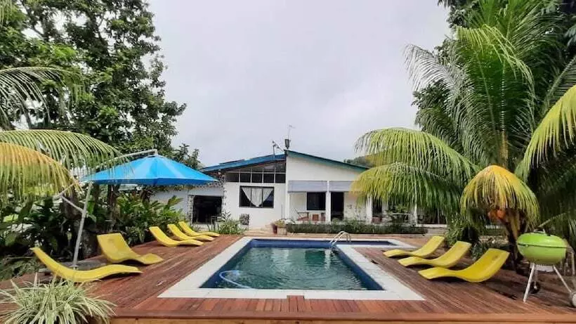 Castaway Lodge