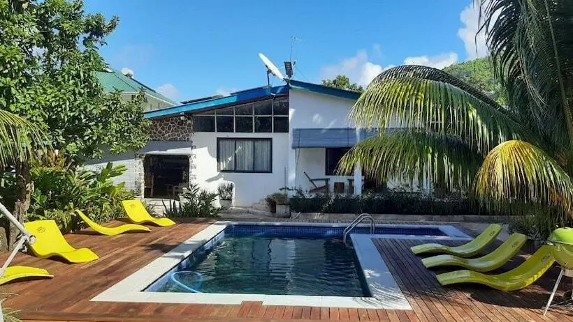 Castaway Lodge