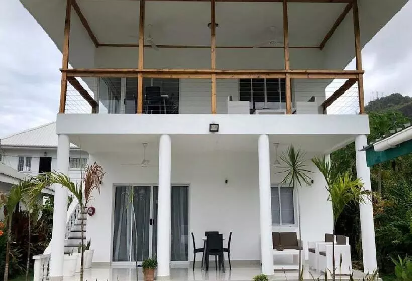 Castaway Lodge