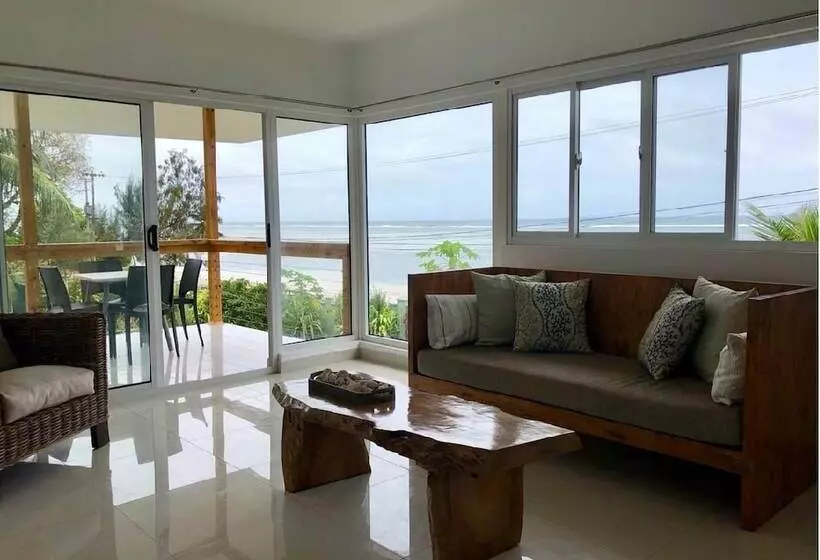 Castaway Lodge