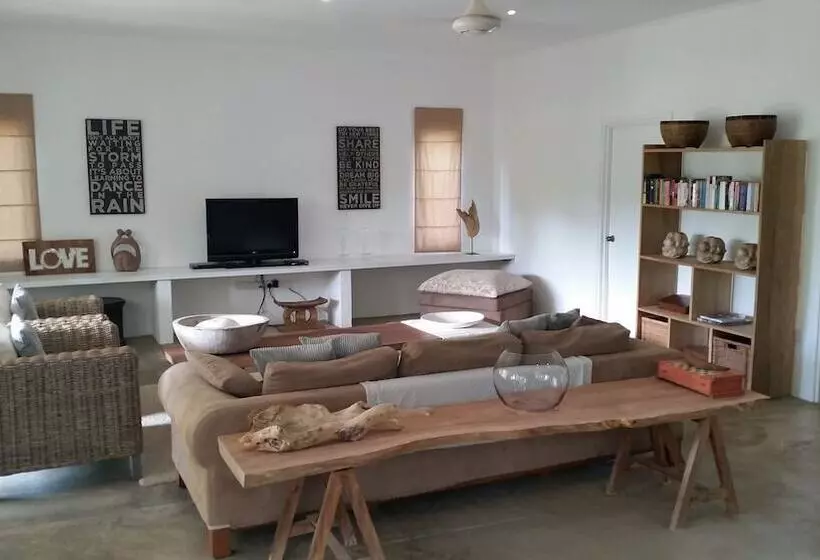 Castaway Lodge