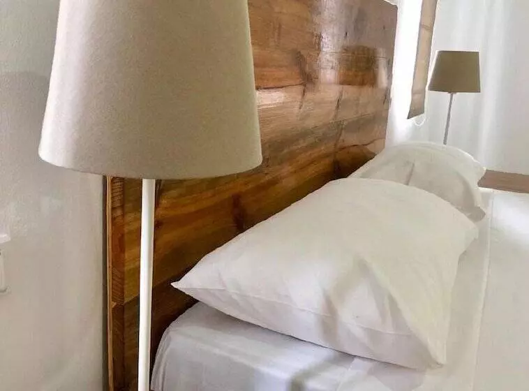 Castaway Lodge