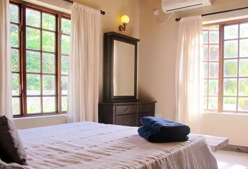 Castaway Lodge
