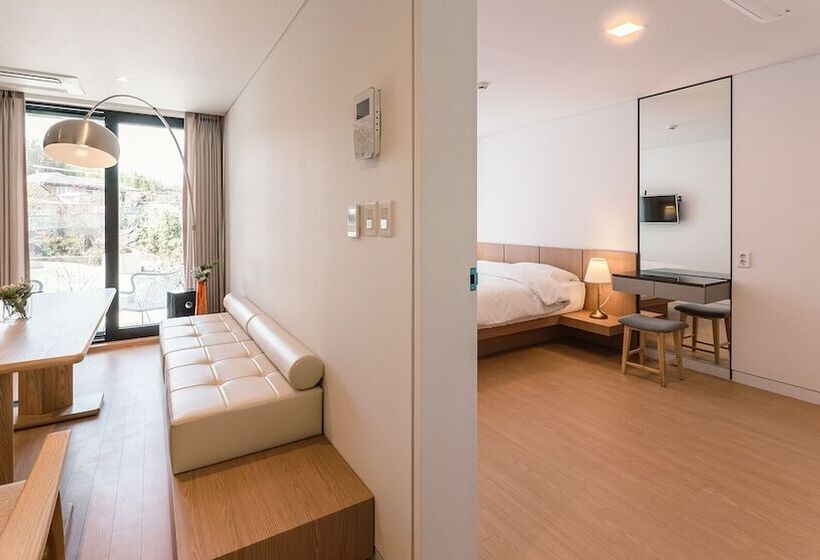 Hotel Albescent Pool Villa