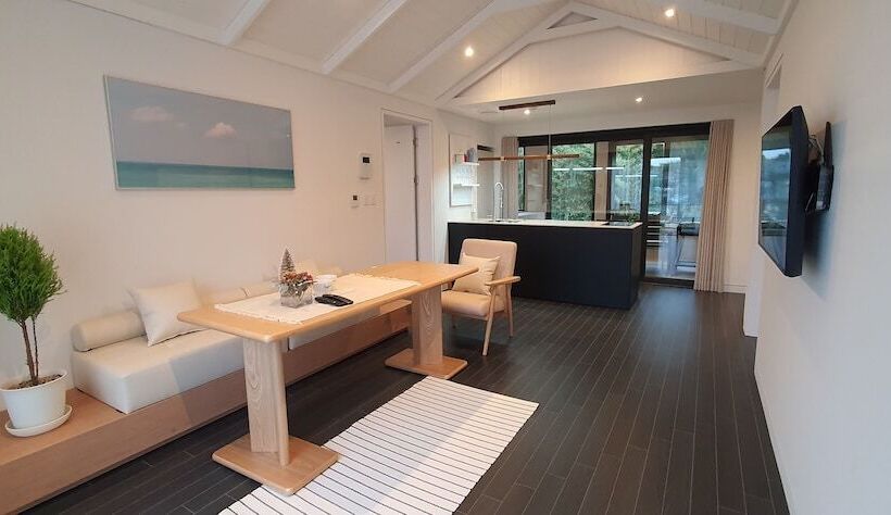 Hotel Albescent Pool Villa