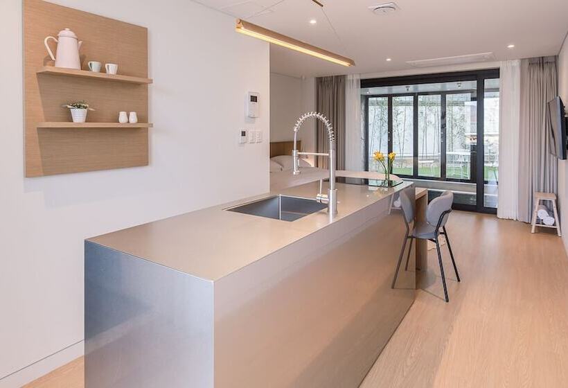 Hotel Albescent Pool Villa