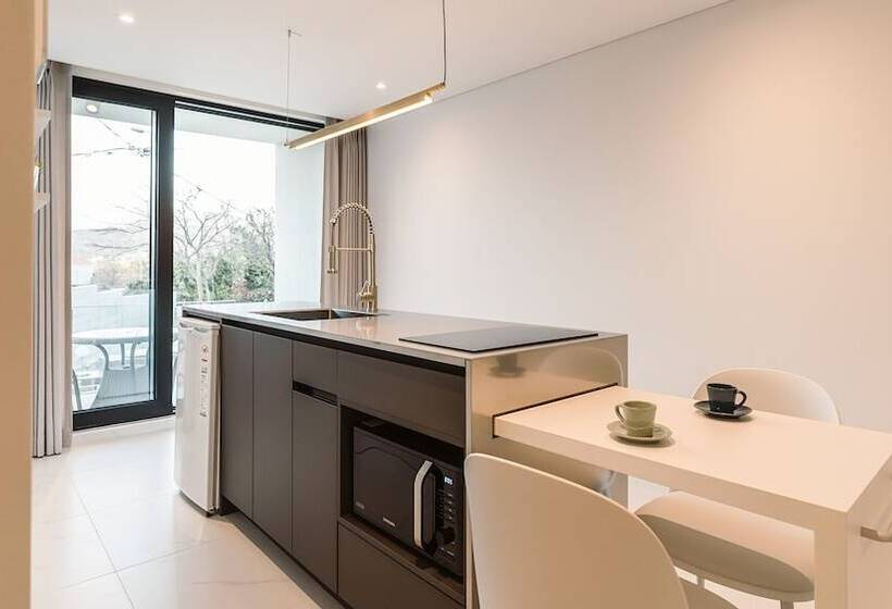 Hotel Albescent Pool Villa