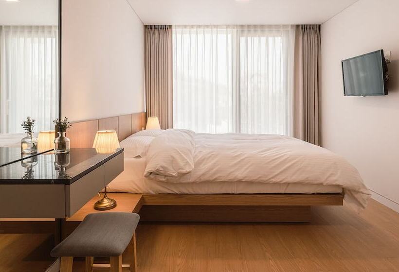 Hotel Albescent Pool Villa