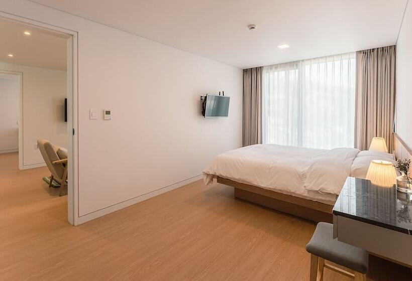 Hotel Albescent Pool Villa