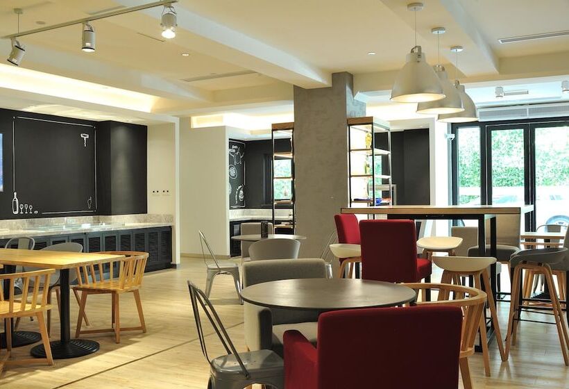 Otel Campanile Shanghai Railway Station And People S Square