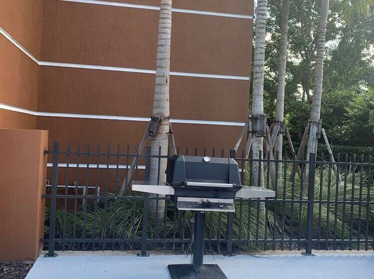 בית מלון כפרי Candlewood Suites   Miami Exec Airport   Kendall, An Ihg