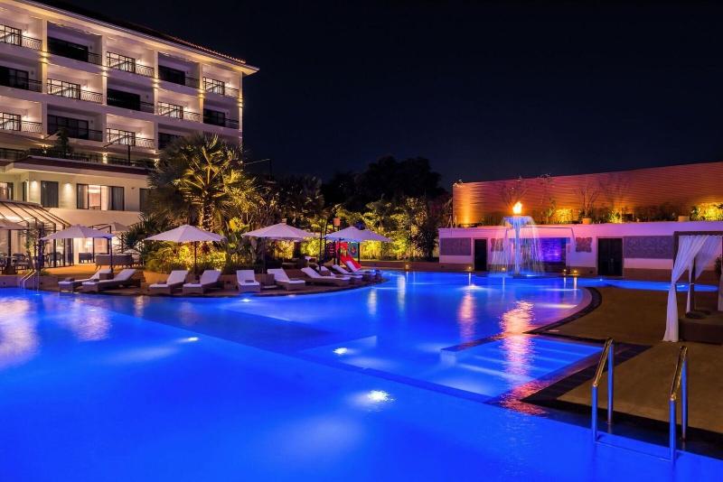 Отель Courtyard By Marriott Siem Reap Resort